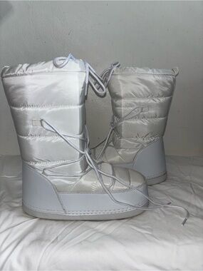 Source Unknown White Quilted Winter Snow Boots